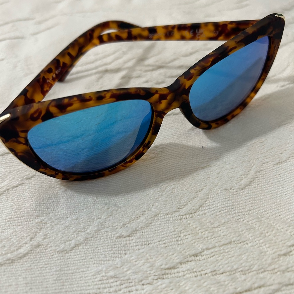 NIB Goodr blue glass sunglasses with tortoiseshell color frames.